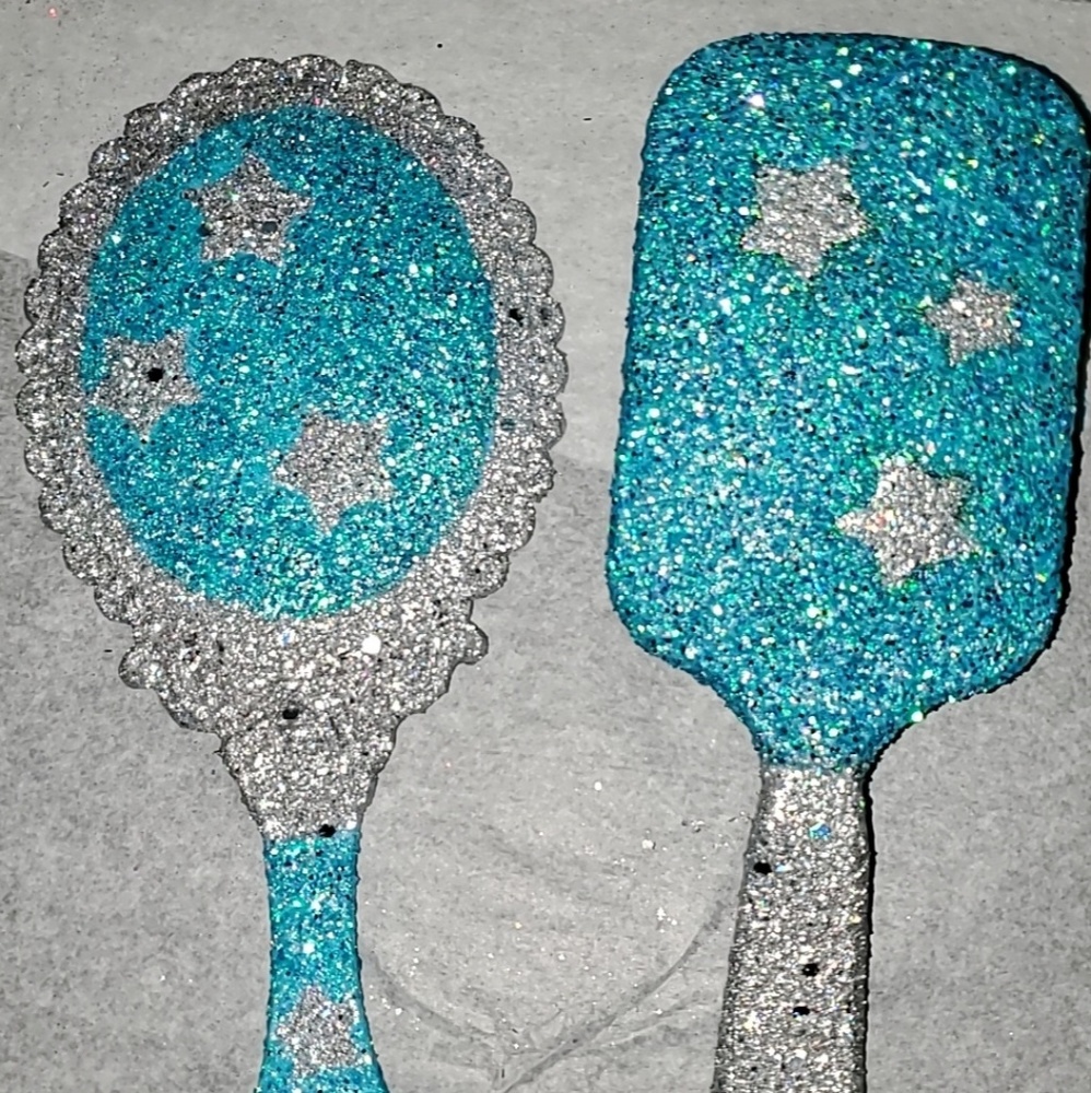 Makeup brushes hair brush and hand mirror set